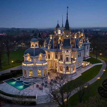 Botaniq Castle Of Tura - Small Luxury Hotels Of The World Exterior foto
